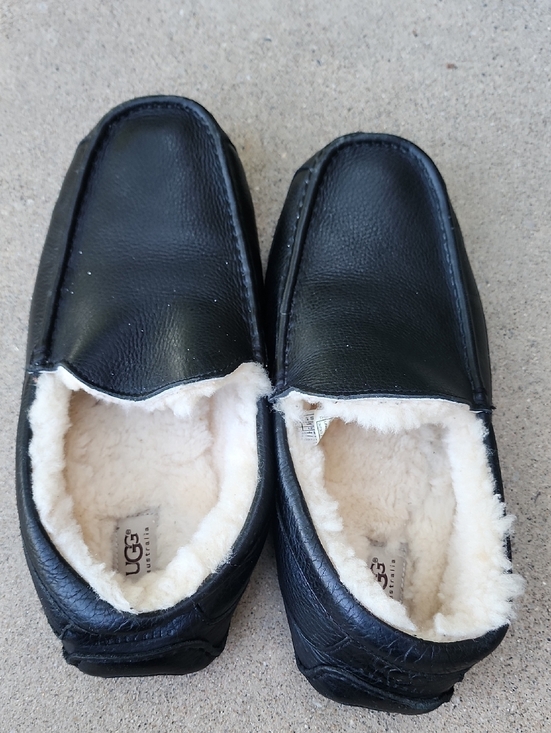 UGG Australia Men\'s Black Leather Shearling-Lined Slip-On Moccasin main image 5